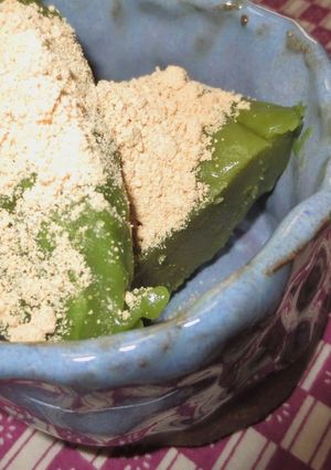 A picture of Cake Flour-Based Matcha Warabi Mochi.