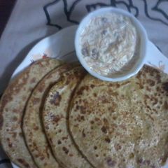 A picture of Dal puri.