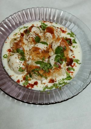 દહીં વડા (Dahi Vada Recipe In Gujarati) રેસીપી મુખ્ય ફોટો