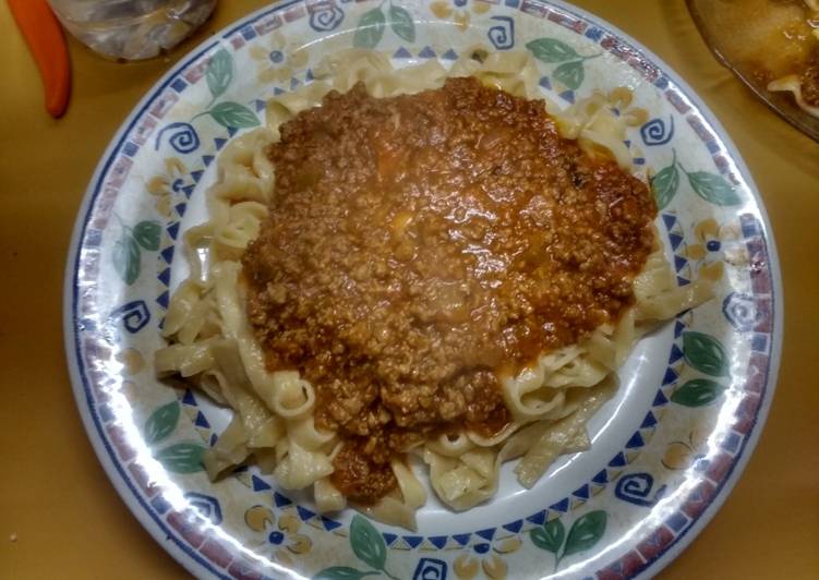 Fideos con salsa bolognesa