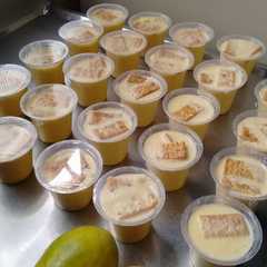 Una foto de Postre de maracuyá