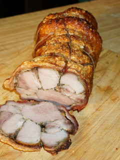 Una foto de ARROLLADO DE PERNIL DE CHANCHO ASADO. JON STYLE