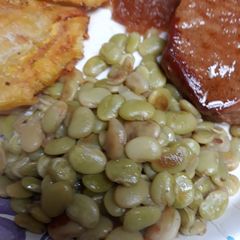 A picture of Lima Beans and Shallots.