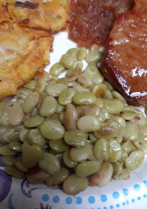 A picture of Lima Beans and Shallots.