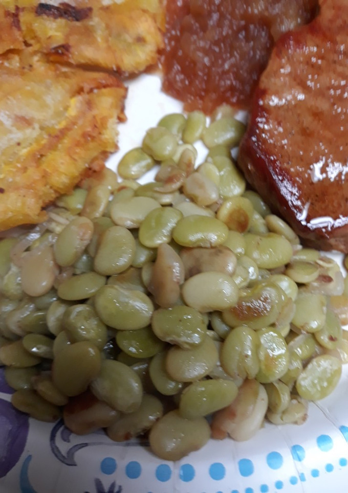 A picture of Lima Beans and Shallots.