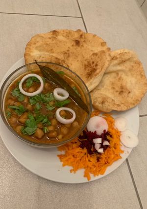 A picture of Chole Bhatura.