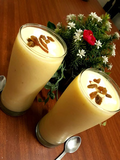 A picture of Banana mango smoothie.