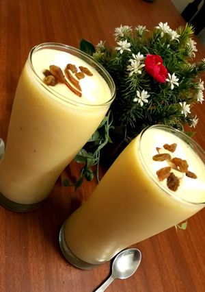 A picture of Banana mango smoothie.