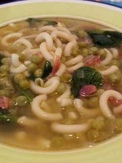 Una foto de Sopa de pasta y verduras