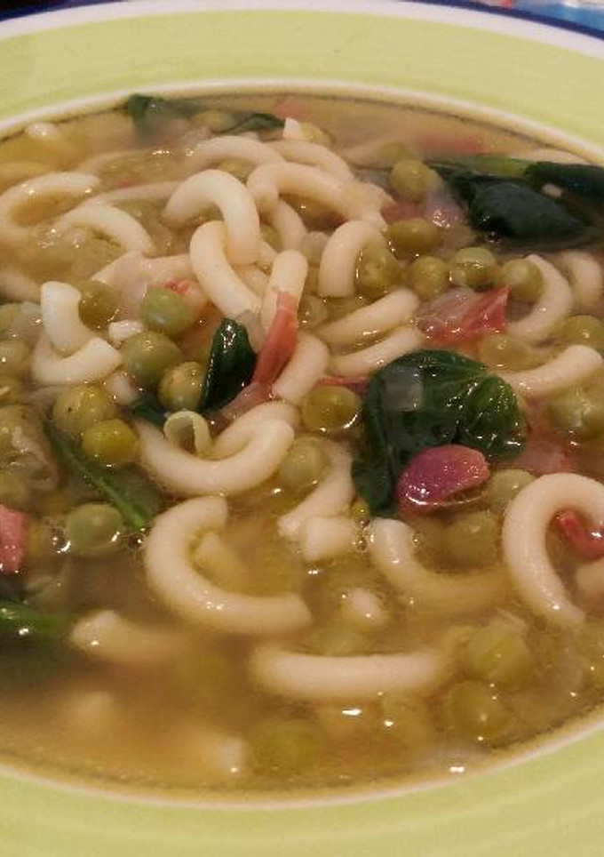 Una foto de Sopa de pasta y verduras