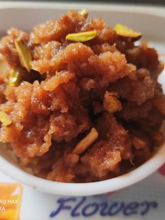 शिंगाडा पिठाचा हलवा (shingada pithacha halwa recipe in marathi) रेसिपी चे मुख्य फोटो