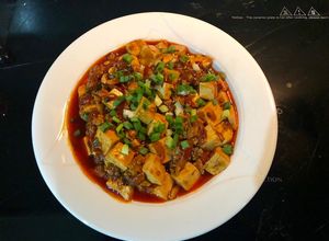 Hình của món Đậu phụ sốt Tứ Xuyên.