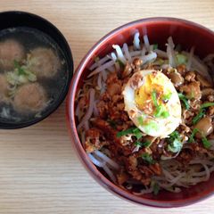 A picture of mie ayam jamur (chicken mushroom with egg noodle).