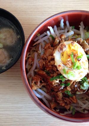 A picture of mie ayam jamur (chicken mushroom with egg noodle).