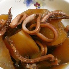 A picture of Simmered Squid and Radish.