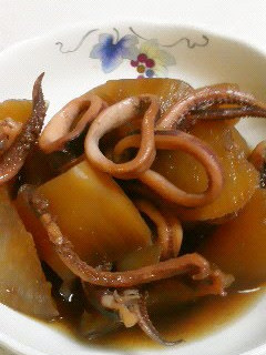 A picture of Simmered Squid and Radish.