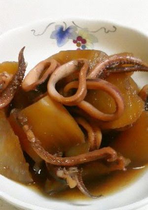 A picture of Simmered Squid and Radish.