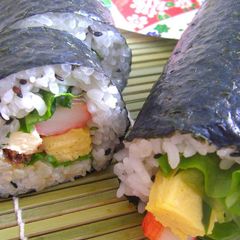A picture of Ehou-maki (Futomaki Sushi) for Setsubun.