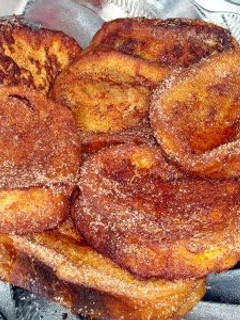 A picture of french toast (portuguese rabanadas).