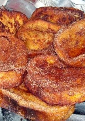 A picture of french toast (portuguese rabanadas).