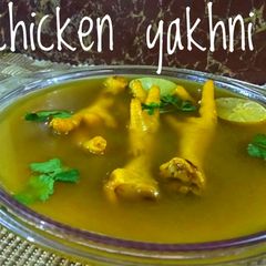 A picture of Chicken yakhni.
