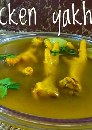 A picture of Chicken yakhni.