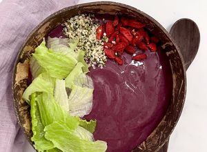 Una foto de Bowl Energético de Arándanos Silvestres, Açaí y Lechuga Verde