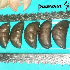 A picture of Chocolate gujiya.