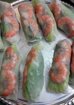 A picture of Vietnamese salad roll.