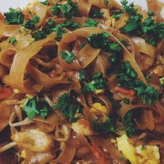 A picture of Easy Chicken Pad Thai.