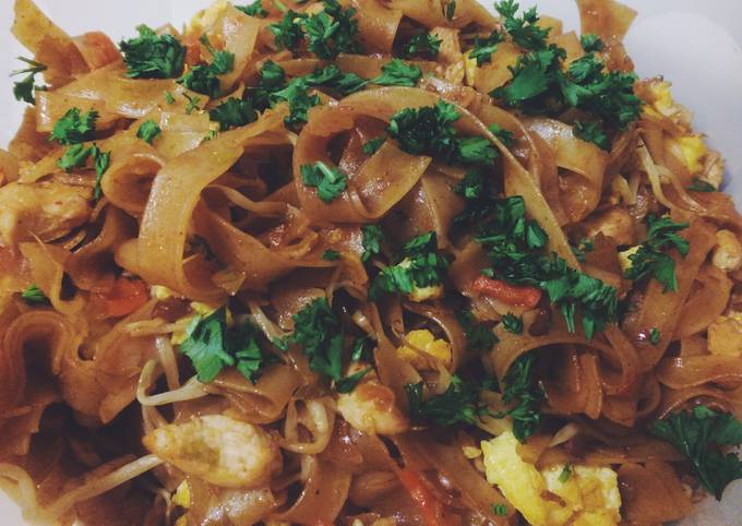 Step-by-Step Guide to Make Favorite Easy Chicken Pad Thai