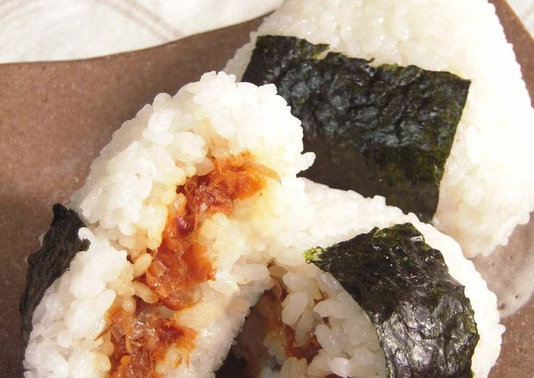 Steps to Prepare Homemade Rice Balls with Umeboshi and Bonito Flakes