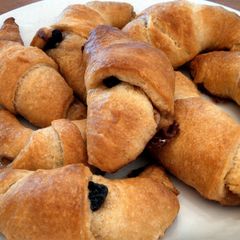 A picture of Easy Cinnamon Raisin Rolls.
