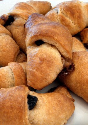 A picture of Easy Cinnamon Raisin Rolls.