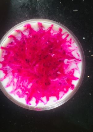 Hình của món Sữa chua Hy lạp Kefir mix thanh long đỏ.