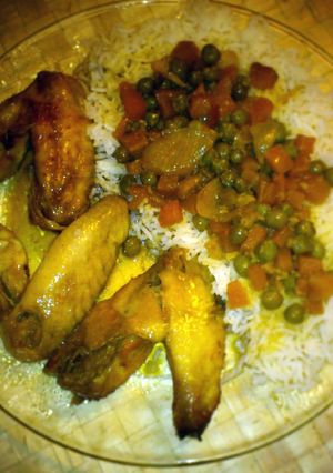 A picture of L's Sweet Chicken Wings with Peas & Carrots.