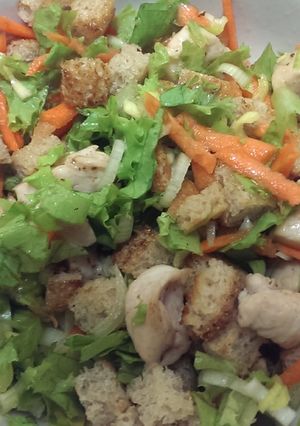 A picture of Chicken salad with bread.