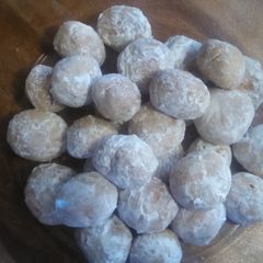 A picture of Mexican Wedding cookies.