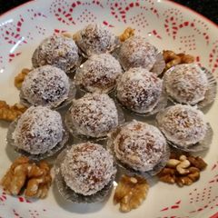 Dawaco balls A picture of Dawaco balls.