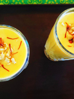 मैंगो मिल्कशेक (Mango milkshake recipe in Hindi) रेसिपी मुख्य फोटो
