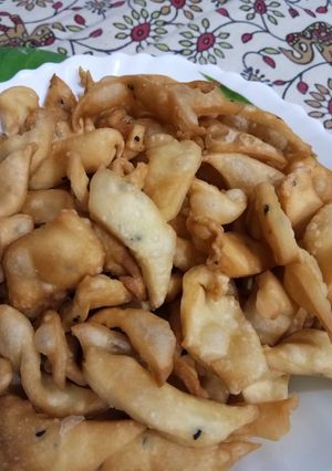 নিমকি (Namkeen recipe in Bengali) রেসিপির প্রধান ছবি