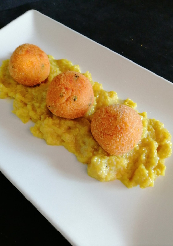Una foto de Bocaditos de calabaza con curry de manzana