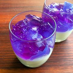 A picture of Butterfly Pea Tea Jelly.