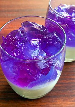 A picture of Butterfly Pea Tea Jelly.