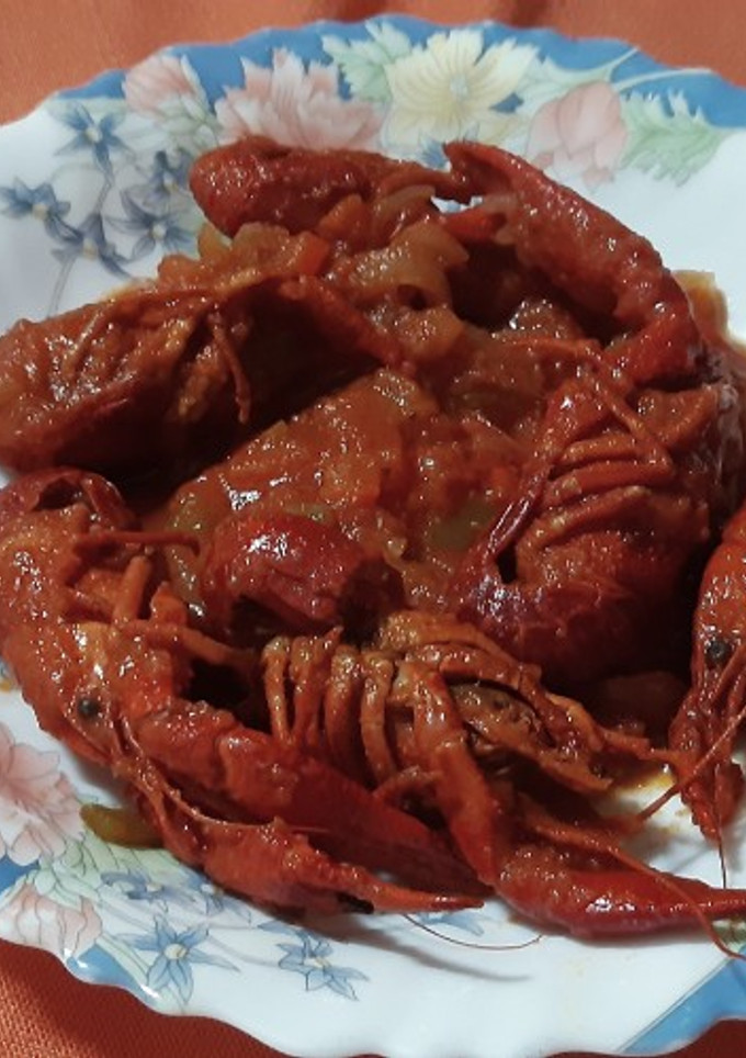 Una foto de Cangrejos de río con tomate y toque picante