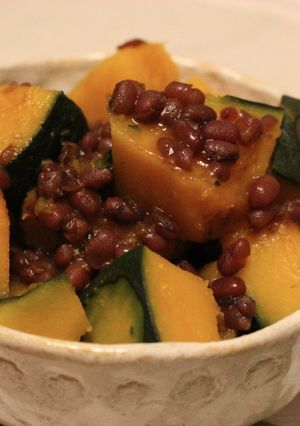 A picture of Itoko-ni Pumpkin and Azuki bean.