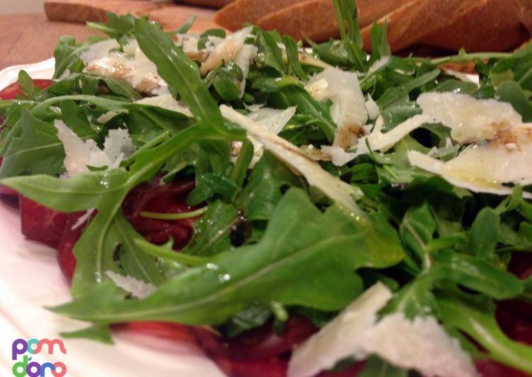 Recipe of Speedy Carpaccio di Bresaola e Rucola (Arugula and aged beef)