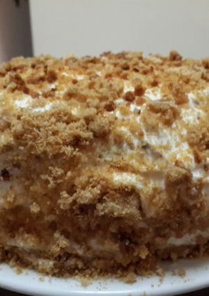 A picture of Russian honey cake.