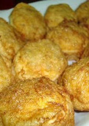 A picture of fry deviled eggs (portuguese ovos verdes ).