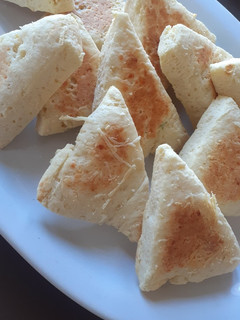 Una foto de Pancitos de queso estilo scon